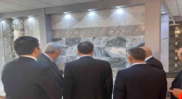 Vali Kızılkaya seramik fabrikasının yeni yatırım süreçleri hakkında bilgi aldı