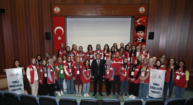 Vali Yılmazdan gönüllü gençlere: Küçüklerinize örnek olacaksınız