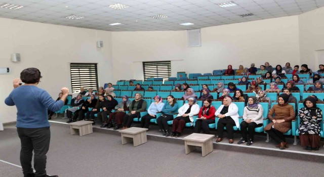 Van Büyükşehir Belediyesinden aile içi iletişim semineri
