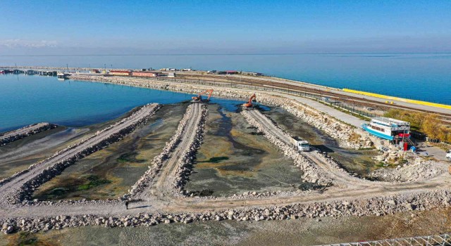 Van Gölünden 615 bin metreküp dip çamuru ve balçık çıkarıldı