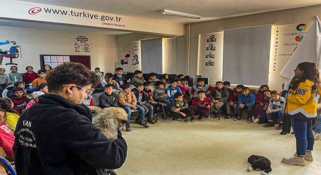 Vanda çocuklara hayvan sevgisi aşılanıyor