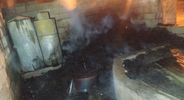 Vanda depodaki yangında kışlık erzak ve kömürler yandı