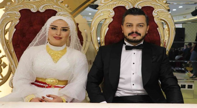 Vanda gelin ve damada 5 milyon TLlik takı takıldı