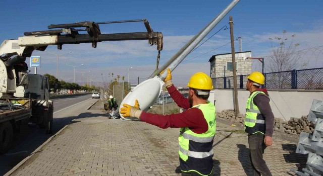 VEDAŞ ekipleri, kesintisiz enerji arzı için havai hatları yer altına alıyor