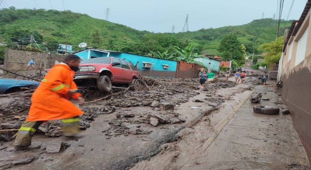 Venezuelada sel ve toprak kayması: 7 ölü