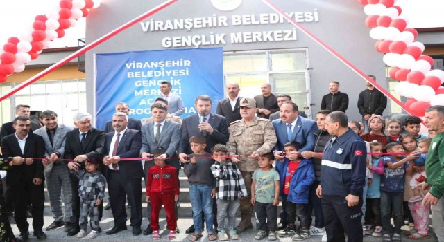 Viranşehirde gençlik merkezinin açılışı yapıldı