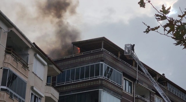 Yalovada çatı katı yangını korkuttu
