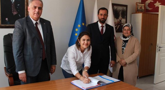 Hatay Yayladağı’nda 7 Milyonluk Bütçeye Sahip Projenin İmzaları Atıldı