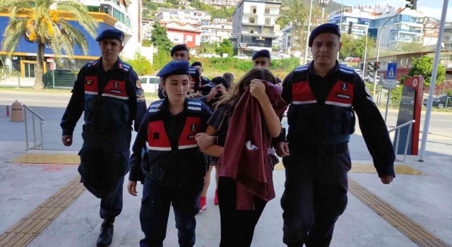 Yeni doğan bebeğin 5. kattan atılmasına ilişkin 3 kişi adliyeye sevk edildi