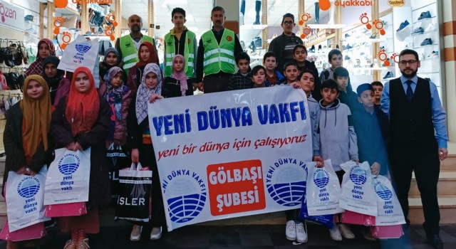 Yeni Dünya Vakfından 400 öğrenciye kışlık bot