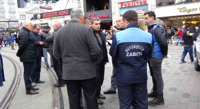 Yeni önlemler sonrasında İstiklal Caddesinde denetim yapıldı