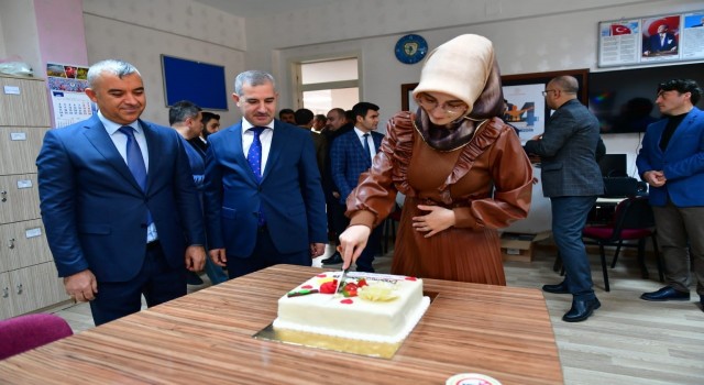 Yeşilyurtta çifti 24 Kasım kutlaması