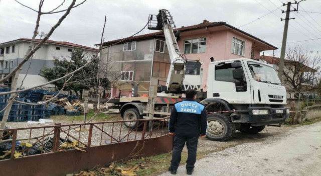 Yıkılan bacaların kaldırılması sürüyor