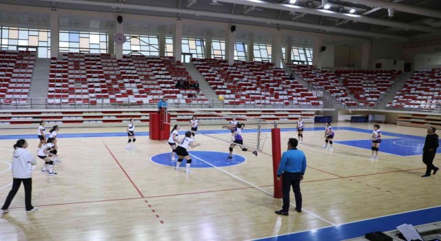 ‘Yıldız Kız voleybol müsabakaları devam ediyor