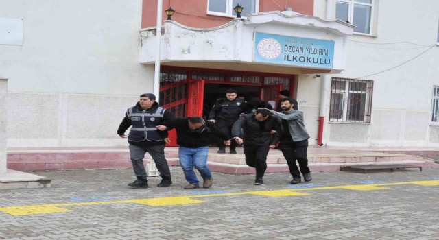 Yozgatta başkasının yerine ehliyet sınavına girmeye çalışan şahıs pencereden atlayıp kaçtı