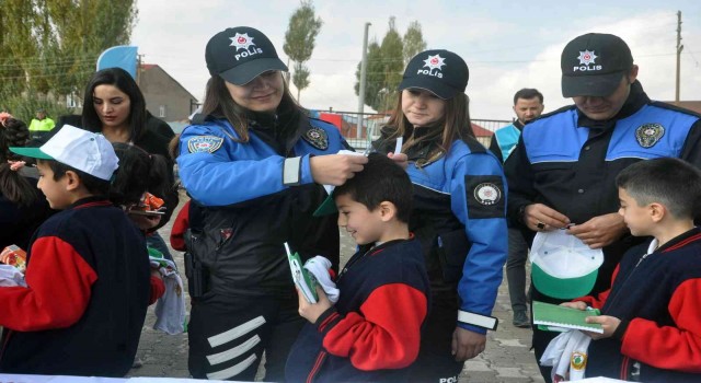 Yüksekovada bin 550 ağaç toprakla buluşturuldu