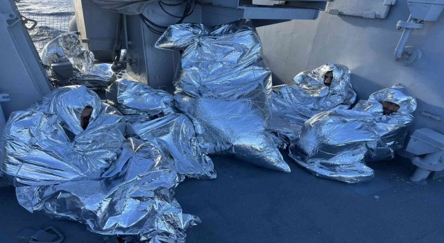 Yunanistanda göçmen teknesi battı: 9 kişi kurtarıldı, onlarca kişi kayıp