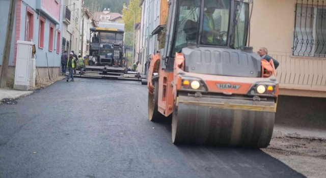 Yunus Emre Mahallesinde asfalt çalışması