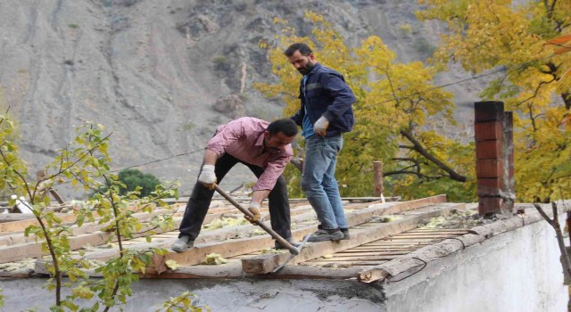 Yusufeli Barajının kapakları kapatıldı, ilk sular altında kalacak köylerde telaş başladı