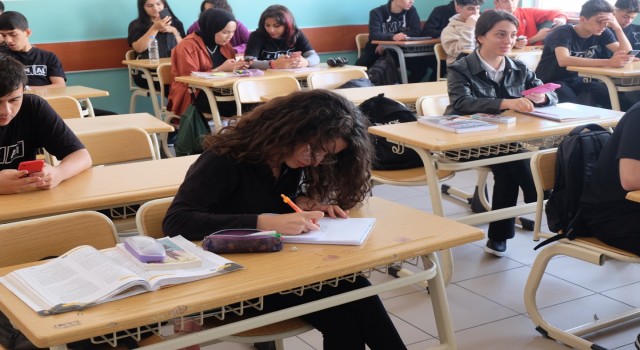 Zeytinburnu Belediyesinden 2 bin 575 gence ücretsiz eğitim desteği