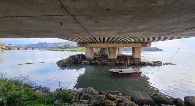 Zonguldakı İstanbulu bağlayan köprü vatandaşları tedirgin ediyor