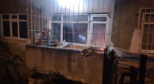 Zonguldakta 3 katlı apartmanda yangın paniği