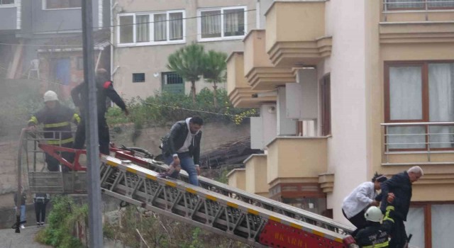 Zonguldakta yangın paniği, öğrenciler böyle kurtarıldı