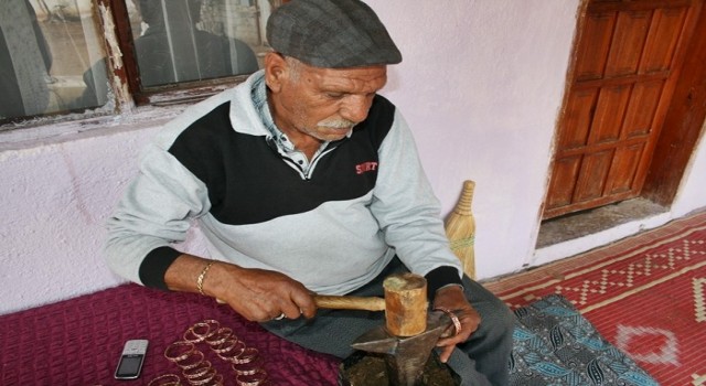 10 yaşında başladığı mesleği 67 yıldır yapıyor