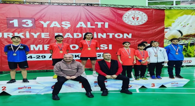 13 Yaş Altı Türkiye Badminton Şampiyonasında Eskişehir madalyaları topladı