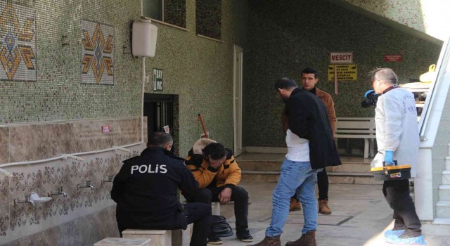 Antalya’da 30 yaşındaki genç, cami tuvaletinde ölü bulundu