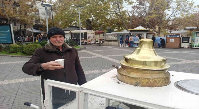 38 yıldır kışın sattığı salep insanların içini onun ise evini ısıtıyor