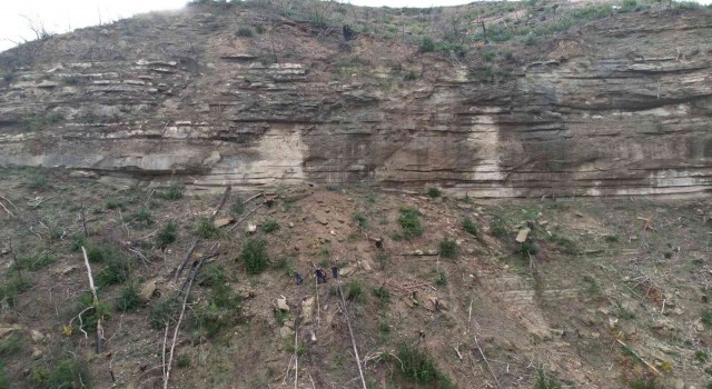 70 metrelik kayalıklardan düşen adamı jandarma dron ile buldu