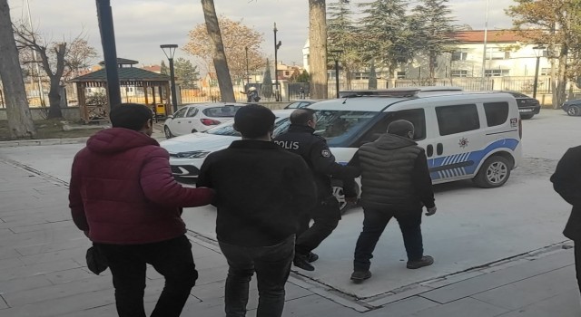8 yıl hapis cezasıyla aranan şahıs polis yakaladı