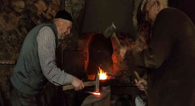 80 yaşında 30 köyün tarım aleti ihtiyacını karşılıyor