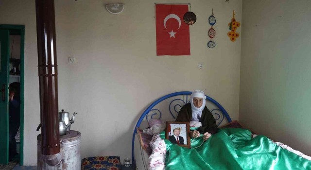90 yaşındaki Vesile Ninenin ‘Tayyip Erdoğan hayali gerçek oldu