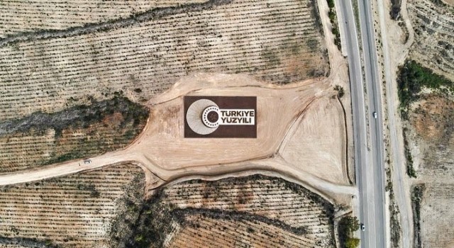 Adanada fidanlarla Türkiye Yüzyılı logosu işlendi
