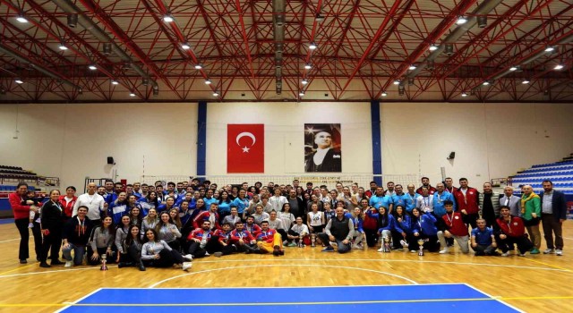 ADÜ Bölgesel Voleybol Turnuvasında ödülleri topladı