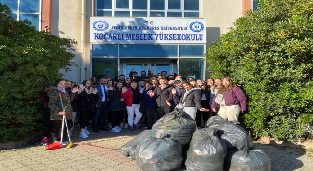 ADÜlü öğrenciler çevre temizliğine dikkat çekti