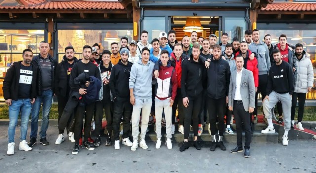 Afyonspor oyuncuları yemekte buluştu