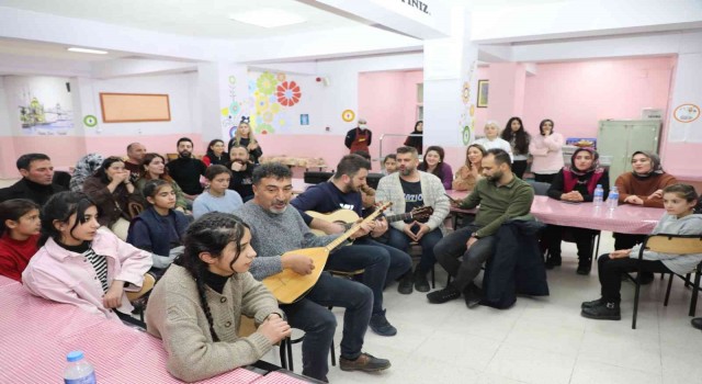 Ağrıda otel konforunda yapılan pansiyonlarda kalan öğrenciler müzik eşliğinde stres atıyor