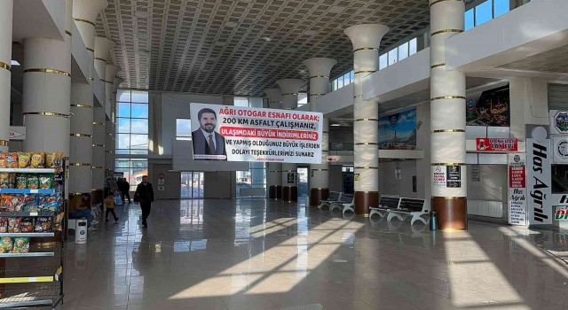 Ağrıda otogar esnafından Başkan Sayana teşekkür pankartı