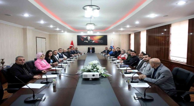 AİÇÜ Rektörü Prof. Dr. Karabulut, başarılı projeler üreten personellere teşekkür belgesi verdi