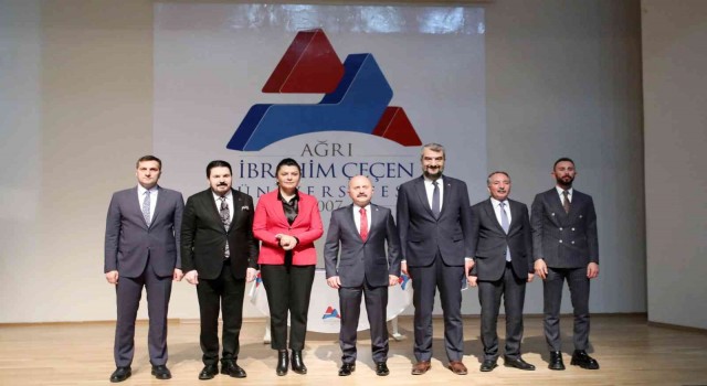 AİÇÜde “Türkiye Yüzyılı Gençlik ve Üretim Stratejisi” konferansı düzenlendi
