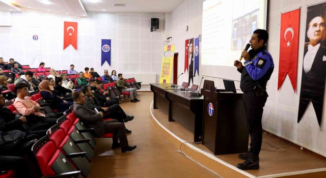 Akademisyen ve öğrencilere kadına el kalkmaz semineri