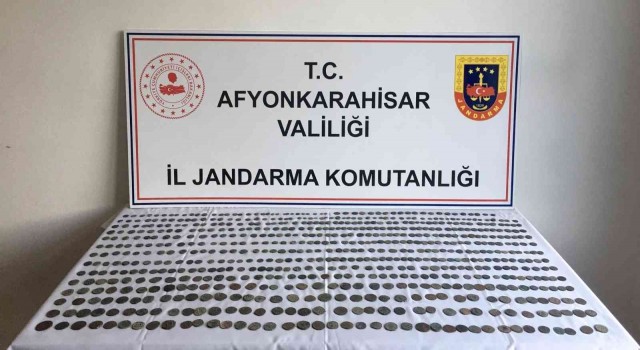 Akaryakıt istasyonunda 670 adet sikke ile yakalandı