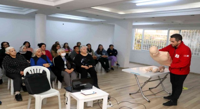 Akdenizde mahalle sakinlerine ilkyardım eğitimi