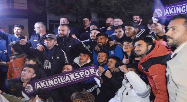 Akıncılarspora coşkulu karşılama
