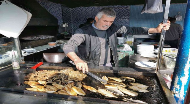 Aksarayda evde balık temizleme ve pişirme derdine son