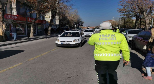 Aksarayda trafikteki yılbaşı yoğunluğu kontrol altında