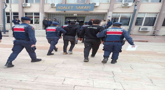 Akü hırsızlarını Jandarma yakaladı